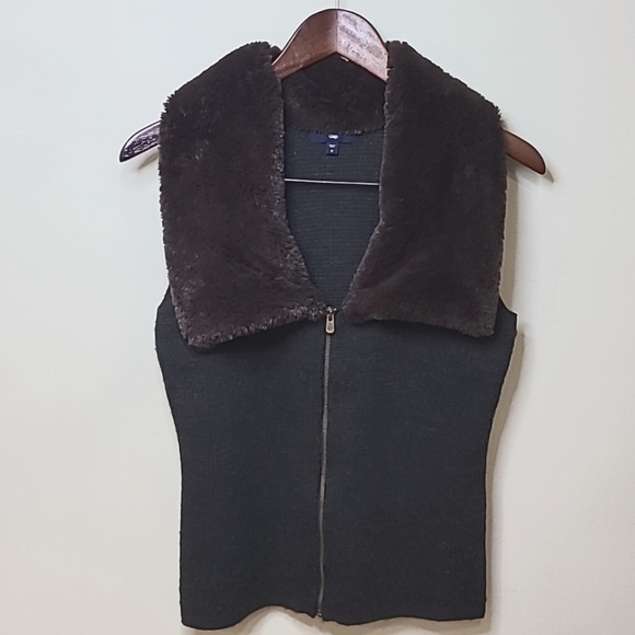 GAP Sweaters - Gap Sweater Vest Faux Fur Collar, Medium